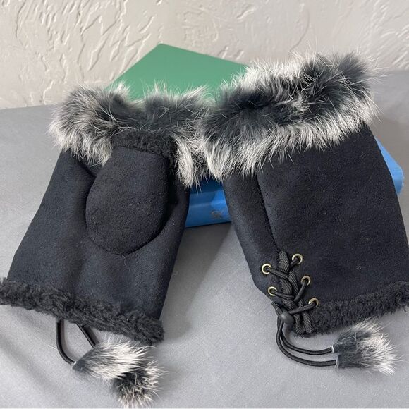 Open Finger Wrist Warm Gloves Black Pom Pom Winter One Size - Picture 1 of 5